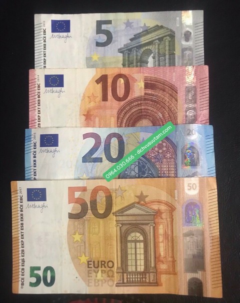 Bộ tiền Euro 4 mệnh giá khác nhau
