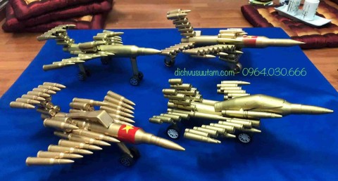 Mô hình 4 chiếc tiêm kích, máy bay chiến đấu làm từ vỏ đạn (loại vừa 2,8kg)
