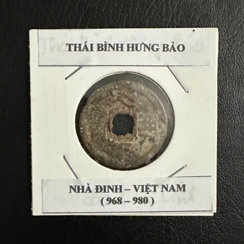 Xu cổ lỗ vuông Thái Bình Hưng Bảo, nhà Đinh 968-980